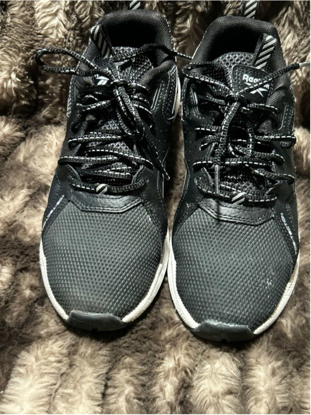 Girls Reebok Sneakers Black and White Size 3.5 Big Girl